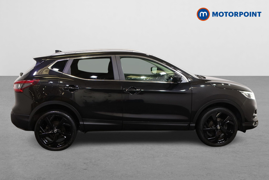 Nissan Qashqai Tekna Manual Diesel SUV - Stock Number (1572129) - Drivers side