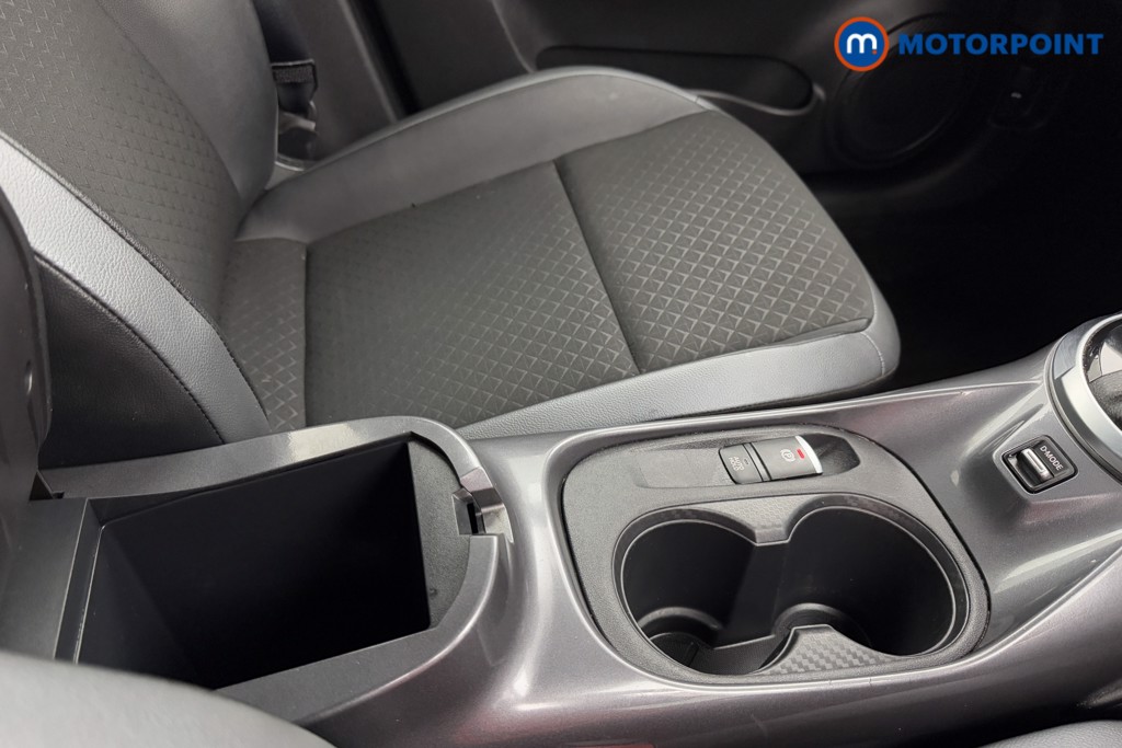 Nissan Juke N-Connecta Automatic Petrol SUV - Stock Number (1572643) - 14th supplementary image
