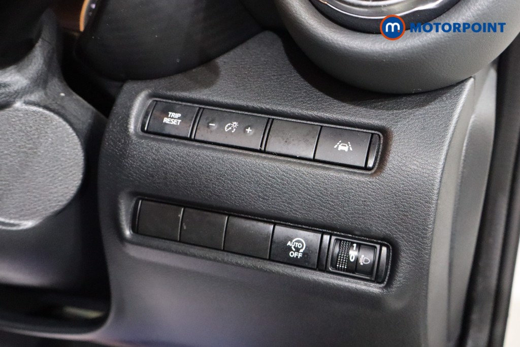 Nissan Juke N-Connecta Automatic Petrol SUV - Stock Number (1573163) - 5th supplementary image
