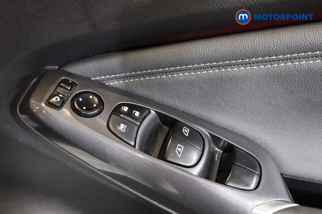 Nissan Juke N-Connecta Automatic Petrol SUV - Stock Number (1573163) - 6th supplementary image