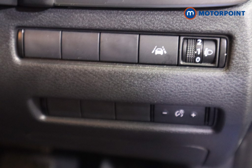 Nissan Qashqai N-Connecta Automatic Petrol-Electric Hybrid SUV - Stock Number (1573799) - 16th supplementary image
