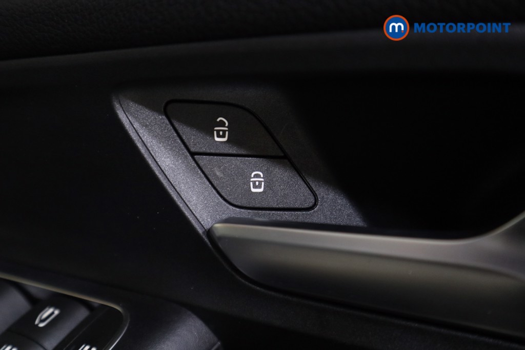 Mercedes-Benz GLA Exclusive Edition Automatic Petrol Plug-In Hybrid SUV - Stock Number (1577172) - 12th supplementary image