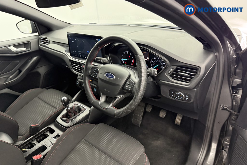 Ford Focus St-Line Edition Manual Petrol-Electric Hybrid Hatchback - Stock Number (1577650) - 4th supplementary image
