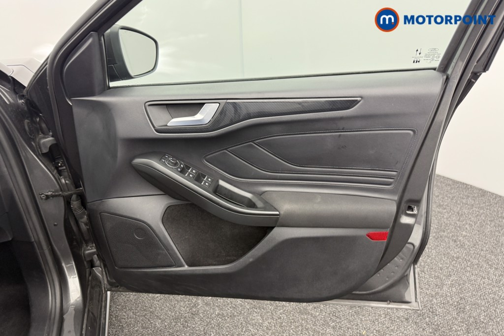 Ford Focus St-Line Edition Manual Petrol-Electric Hybrid Hatchback - Stock Number (1577650) - 16th supplementary image