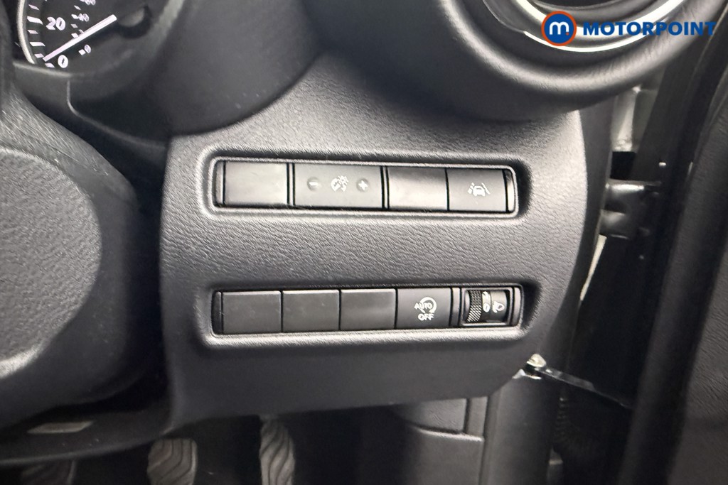 Nissan Juke N-Connecta Manual Petrol SUV - Stock Number (1577902) - 15th supplementary image