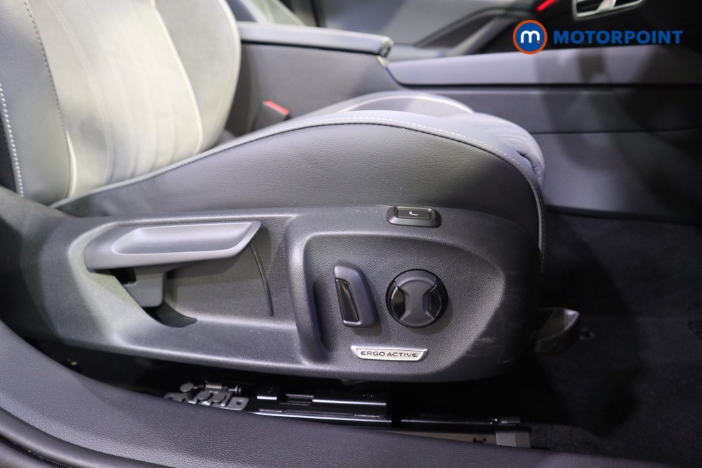 Volkswagen Passat Life Automatic Petrol Plug-In Hybrid Estate - Stock Number (1578081) - 11th supplementary image