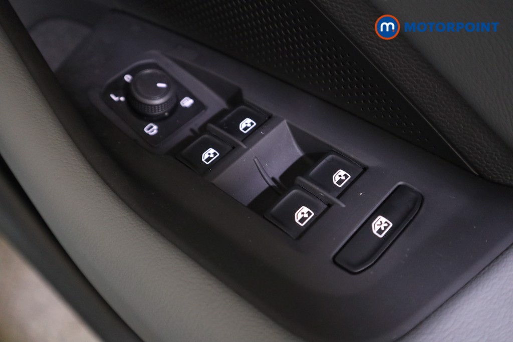 Volkswagen Passat Life Automatic Petrol Plug-In Hybrid Estate - Stock Number (1578098) - 10th supplementary image
