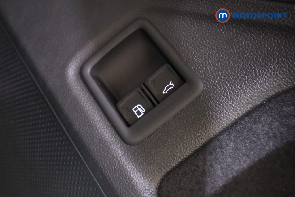 Volkswagen Passat Life Automatic Petrol Plug-In Hybrid Estate - Stock Number (1578099) - 9th supplementary image