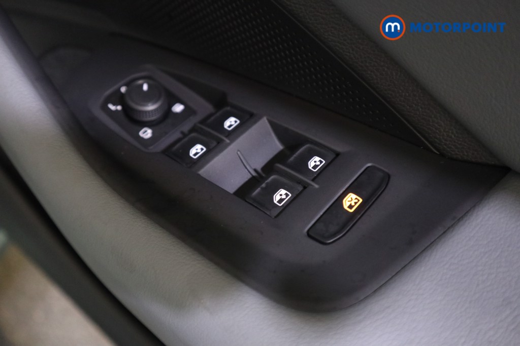 Volkswagen Passat Life Automatic Petrol Plug-In Hybrid Estate - Stock Number (1578099) - 10th supplementary image