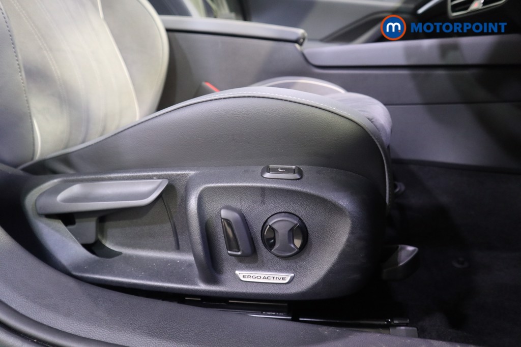 Volkswagen Passat Life Automatic Petrol Plug-In Hybrid Estate - Stock Number (1578099) - 12th supplementary image