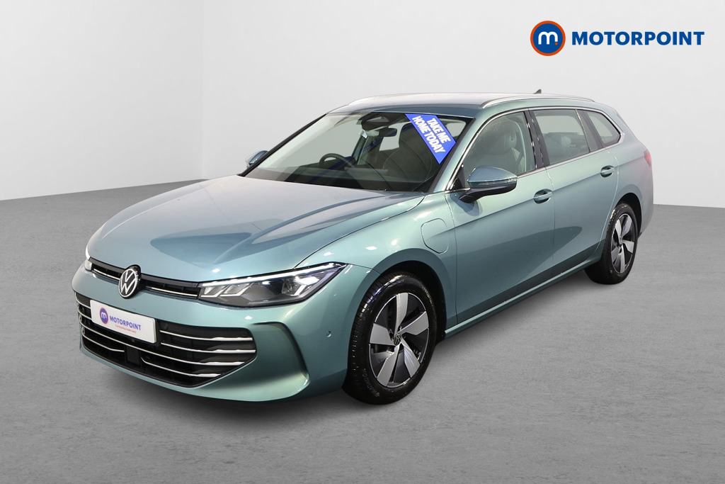 Volkswagen Passat Life Automatic Petrol Plug-In Hybrid Estate - Stock Number (1578099) - Passenger side front corner
