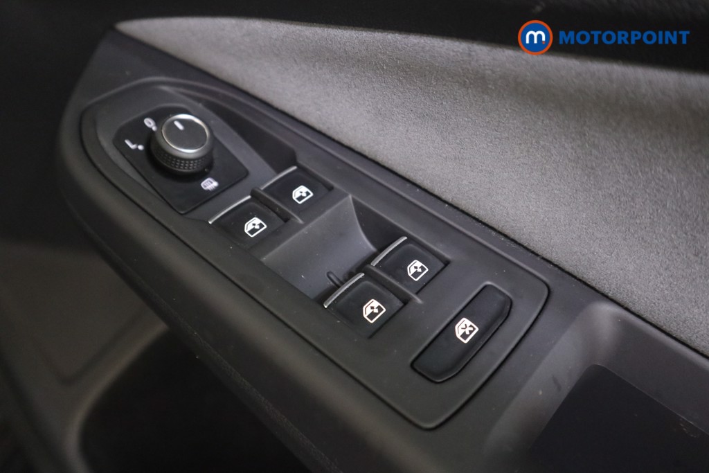 Volkswagen Golf R-Line Manual Petrol Hatchback - Stock Number (1579226) - 11th supplementary image