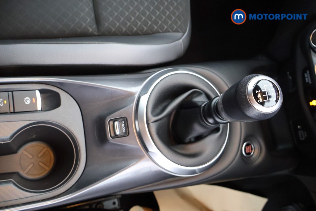 Nissan Juke N-Connecta Manual Petrol SUV - Stock Number (1580154) - 6th supplementary image