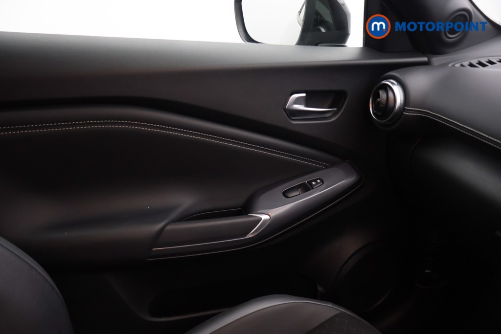 Nissan Juke N-Connecta Manual Petrol SUV - Stock Number (1580154) - 8th supplementary image