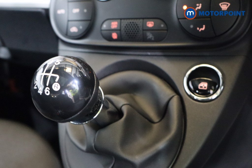Fiat 500 TOP Manual Petrol-Electric Hybrid Hatchback - Stock Number (1580840) - 7th supplementary image