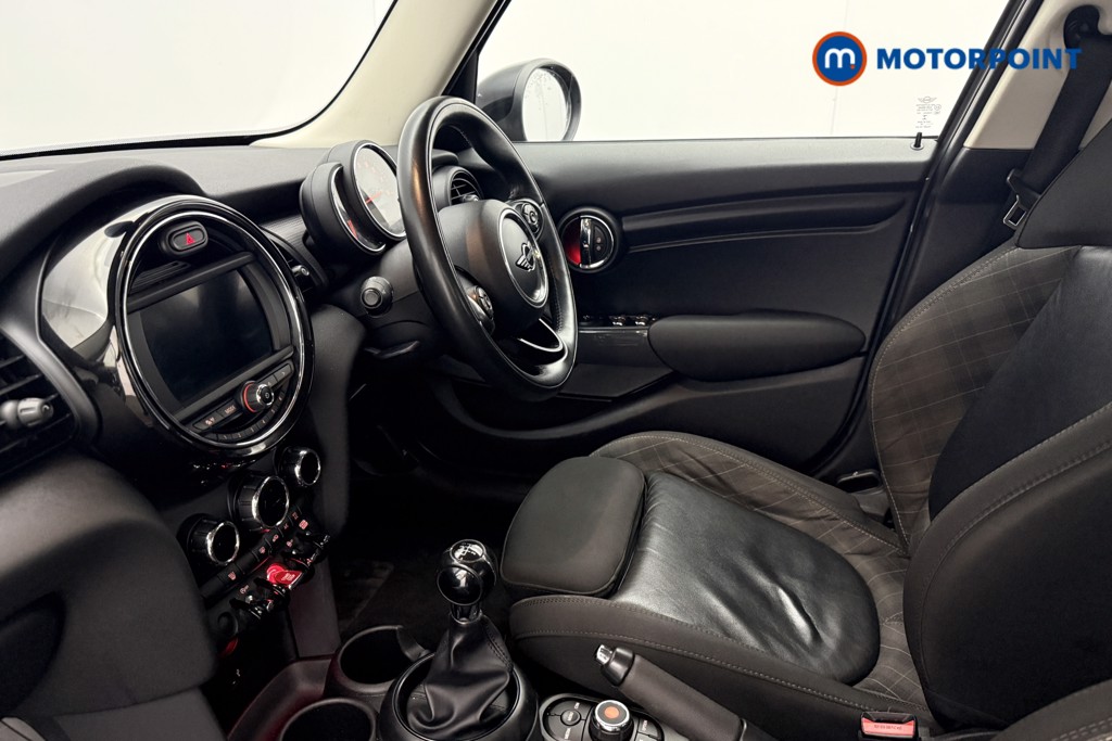 Mini Hatchback Cooper Manual Petrol Hatchback - Stock Number (1540736) - 2nd supplementary image