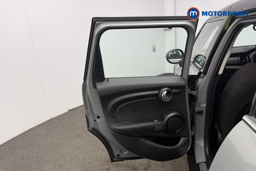 Mini Hatchback Cooper Manual Petrol Hatchback - Stock Number (1540736) - 5th supplementary image