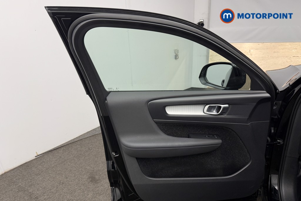 Volvo Xc40 Momentum Automatic Petrol SUV - Stock Number (1569864) - 3rd supplementary image