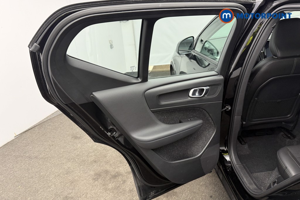 Volvo Xc40 Momentum Automatic Petrol SUV - Stock Number (1569864) - 5th supplementary image