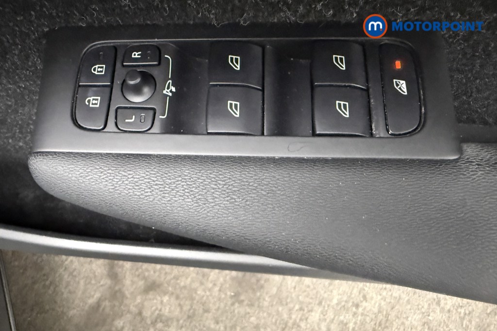 Volvo Xc40 Momentum Automatic Petrol SUV - Stock Number (1569864) - 14th supplementary image