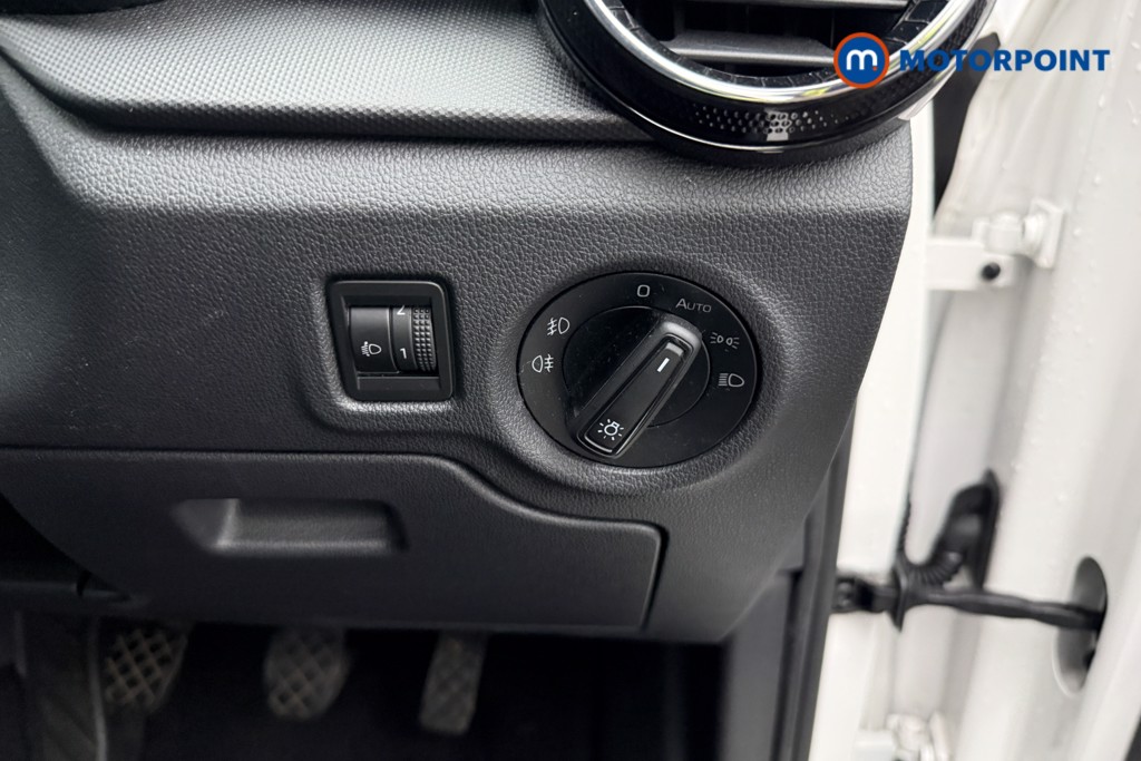 Skoda Fabia Colour Edition Manual Petrol Hatchback - Stock Number (1570650) - 12th supplementary image