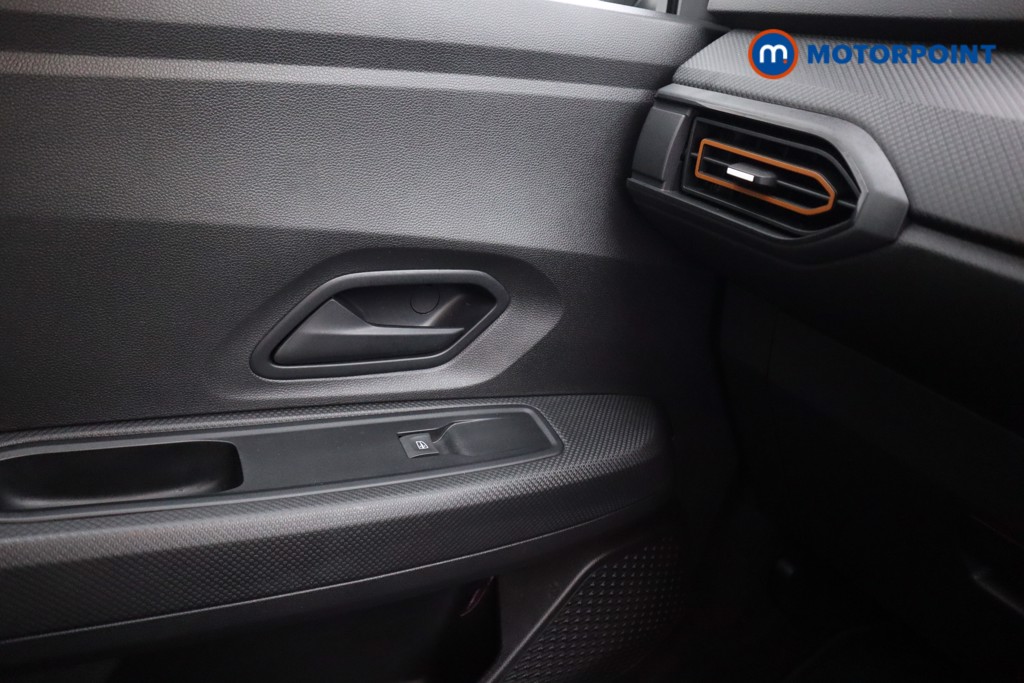 Dacia Sandero Stepway Essential Manual Petrol Hatchback - Stock Number (1572890) - 8th supplementary image