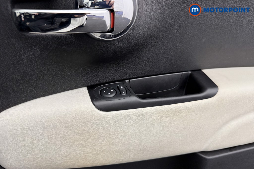 Fiat 500 Dolcevita Manual Petrol-Electric Hybrid Hatchback - Stock Number (1576747) - 13th supplementary image