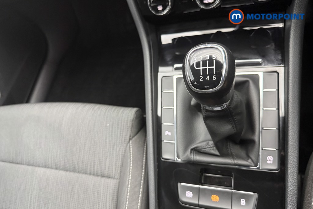 Skoda Superb SE Manual Petrol Hatchback - Stock Number (1577059) - 9th supplementary image