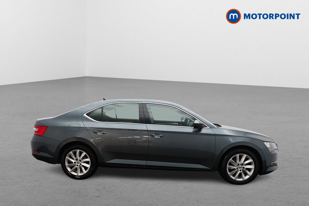 Skoda Superb SE Manual Petrol Hatchback - Stock Number (1577059) - Drivers side front corner