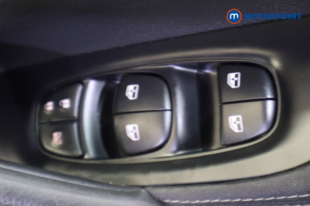 Nissan Qashqai N-Connecta Manual Petrol SUV - Stock Number (1577373) - 15th supplementary image