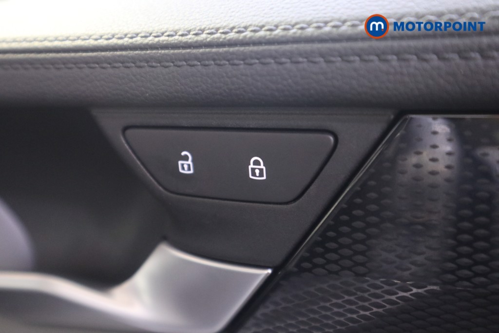 Volkswagen Passat Life Automatic Petrol Plug-In Hybrid Estate - Stock Number (1578119) - 9th supplementary image