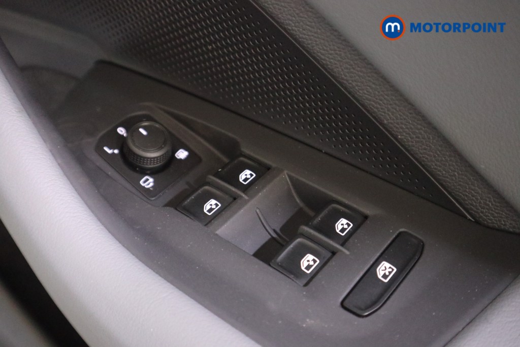 Volkswagen Passat Life Automatic Petrol Plug-In Hybrid Estate - Stock Number (1578119) - 10th supplementary image