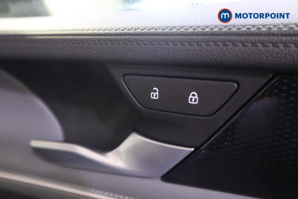 Volkswagen Passat Life Automatic Petrol Plug-In Hybrid Estate - Stock Number (1578141) - 10th supplementary image