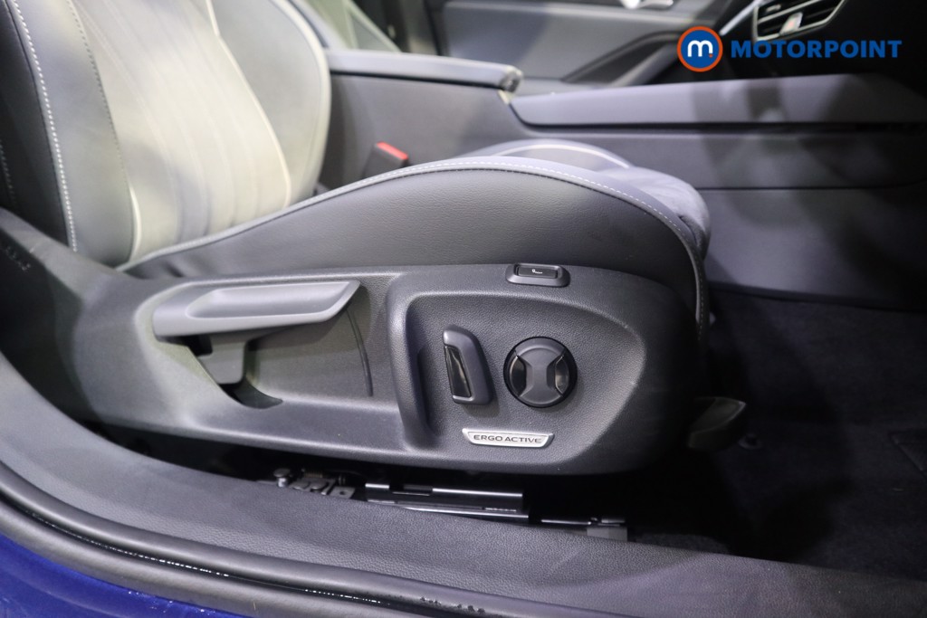 Volkswagen Passat Life Automatic Petrol Plug-In Hybrid Estate - Stock Number (1578141) - 11th supplementary image
