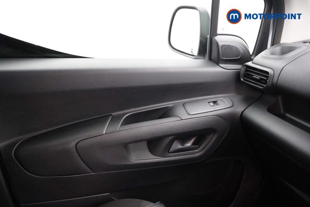Vauxhall Combo Cargo Prime Automatic Electric Panel Van - Stock Number (1579610) - 7th supplementary image