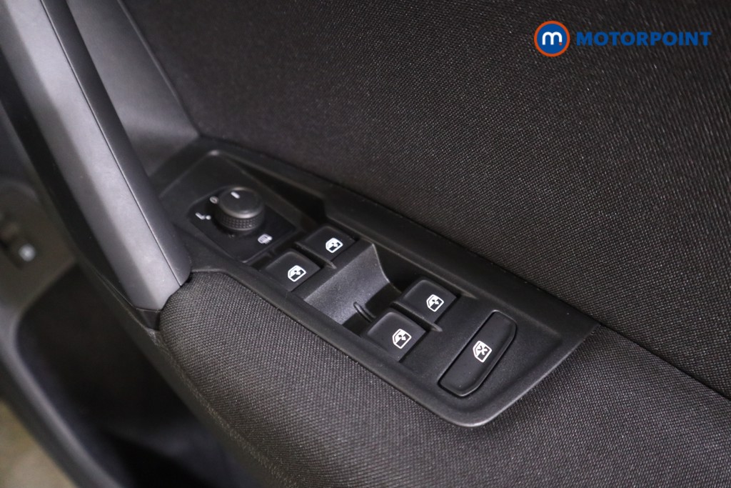 Volkswagen Tiguan Life Automatic Petrol Plug-In Hybrid SUV - Stock Number (1579728) - 11th supplementary image
