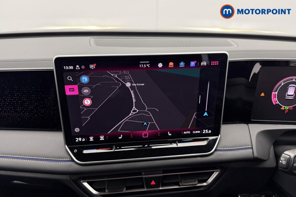 Volkswagen Tiguan R-Line Automatic Diesel SUV - Stock Number (1579885) - 1st supplementary image