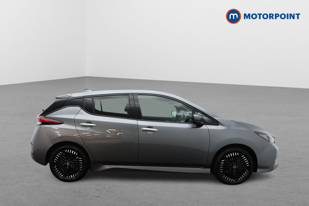 Nissan Leaf N-Connecta Automatic Electric Hatchback - Stock Number (1580299) - Drivers side front corner
