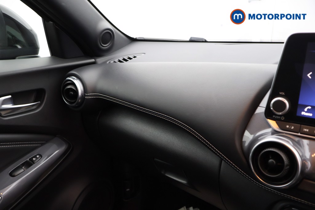 Nissan Juke N-Connecta Automatic Petrol SUV - Stock Number (1581335) - 7th supplementary image