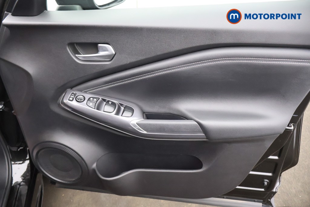 Nissan Juke N-Connecta Automatic Petrol SUV - Stock Number (1581335) - 9th supplementary image