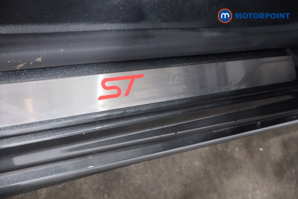 Ford Focus St-Line Manual Petrol Hatchback - Stock Number (1581502) - 21st supplementary image