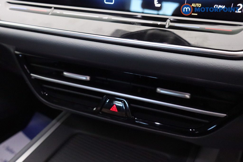 Volkswagen Passat Life Automatic Petrol Plug-In Hybrid Estate - Stock Number (1581696) - 11th supplementary image