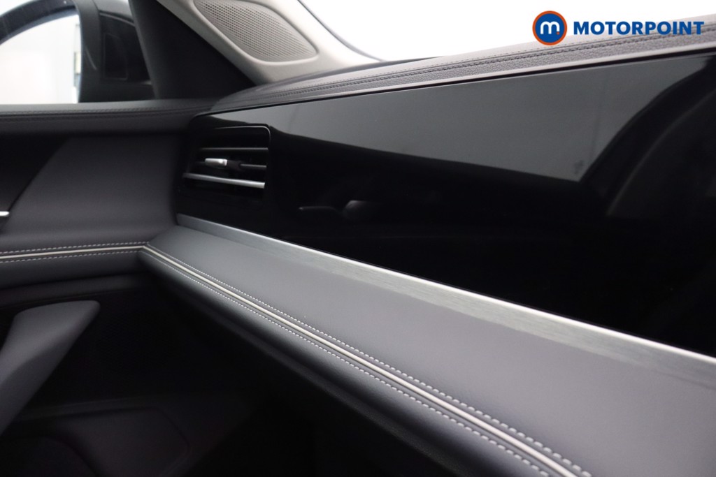Volkswagen Passat Life Automatic Petrol Plug-In Hybrid Estate - Stock Number (1581696) - 12th supplementary image