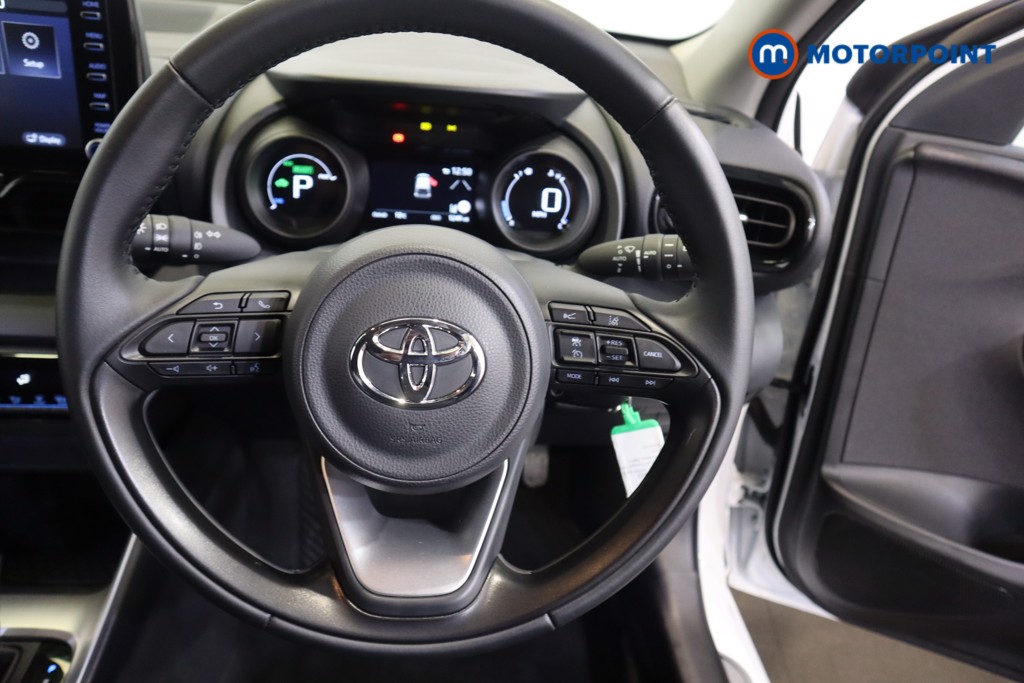 Toyota Yaris Design Automatic Petrol-Electric Hybrid Hatchback - Stock Number (1581768) - 4th supplementary image
