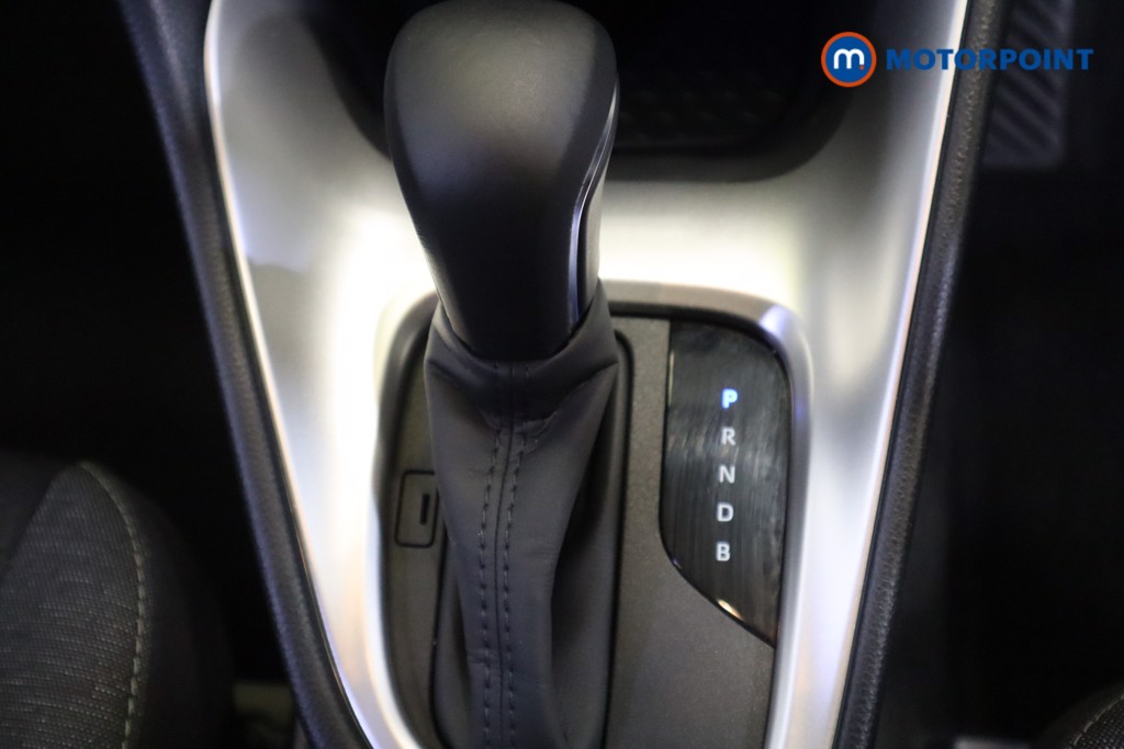 Toyota Yaris Design Automatic Petrol-Electric Hybrid Hatchback - Stock Number (1581768) - 5th supplementary image