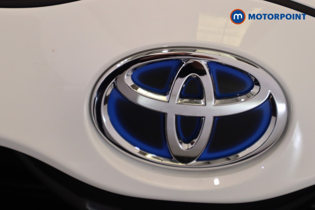 Toyota Yaris Design Automatic Petrol-Electric Hybrid Hatchback - Stock Number (1581768) - 32nd supplementary image