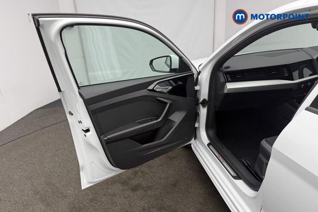 Audi A1 S Line Manual Petrol Hatchback - Stock Number (1581833) - 4th supplementary image