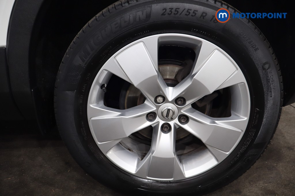 Volvo Xc40 Momentum Manual Petrol SUV - Stock Number (1575231) - 12th supplementary image