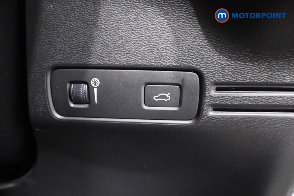 Volvo Xc40 Momentum Manual Petrol SUV - Stock Number (1575231) - 22nd supplementary image