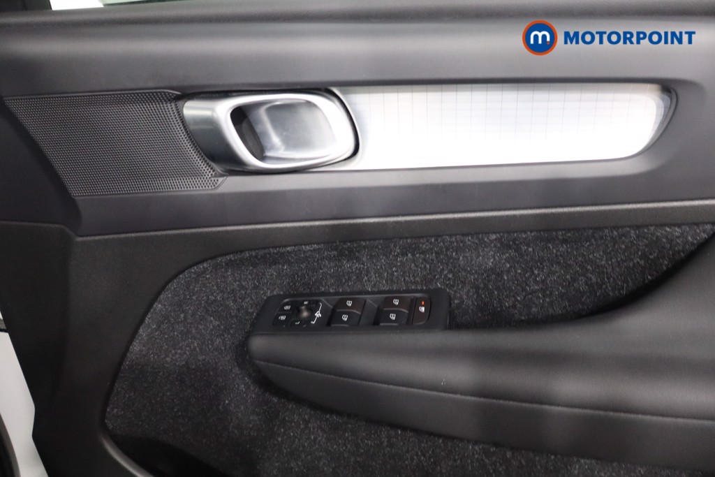 Volvo Xc40 Momentum Manual Petrol SUV - Stock Number (1575231) - 23rd supplementary image